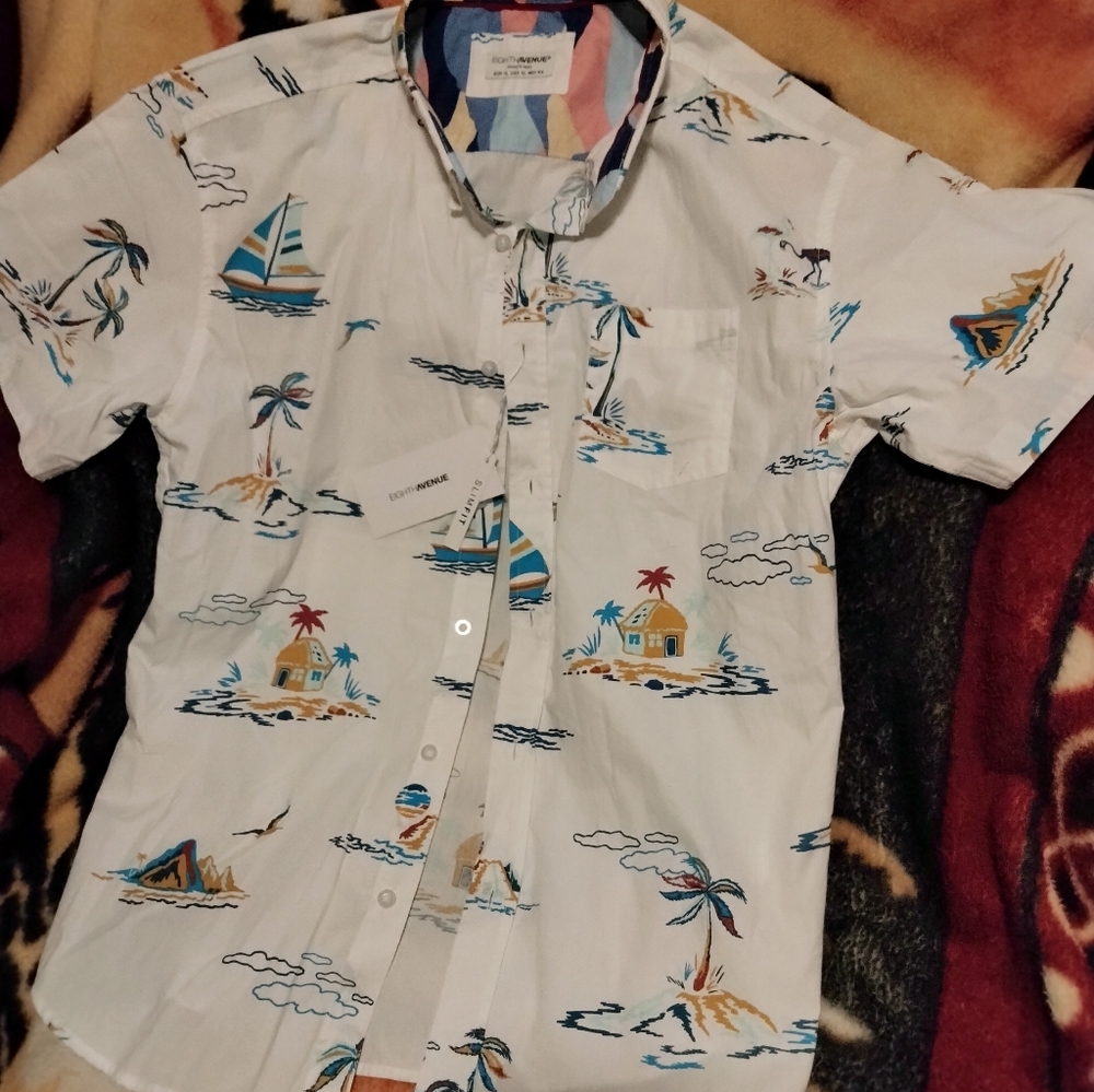 Hawaii Style Mens Shirt by EightAvenue. Size XL. New w/ Tags. Super nice.
